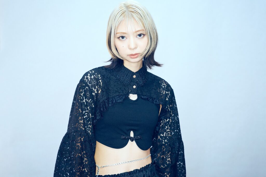 竹内アンナ、初のZepp公演からライブ映像を2曲公開！節目のステージで魅せた記念すべき夜