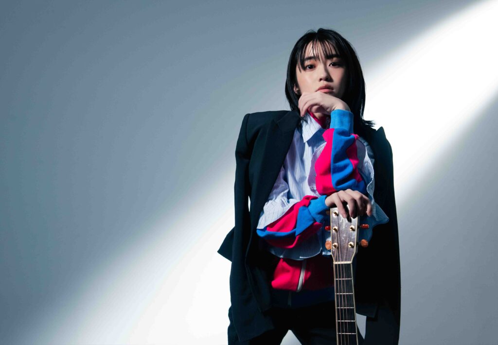 ツチヤカレン、現代のリアルを描いた新曲「残響ラプソディ」のリリックビデオを公開！