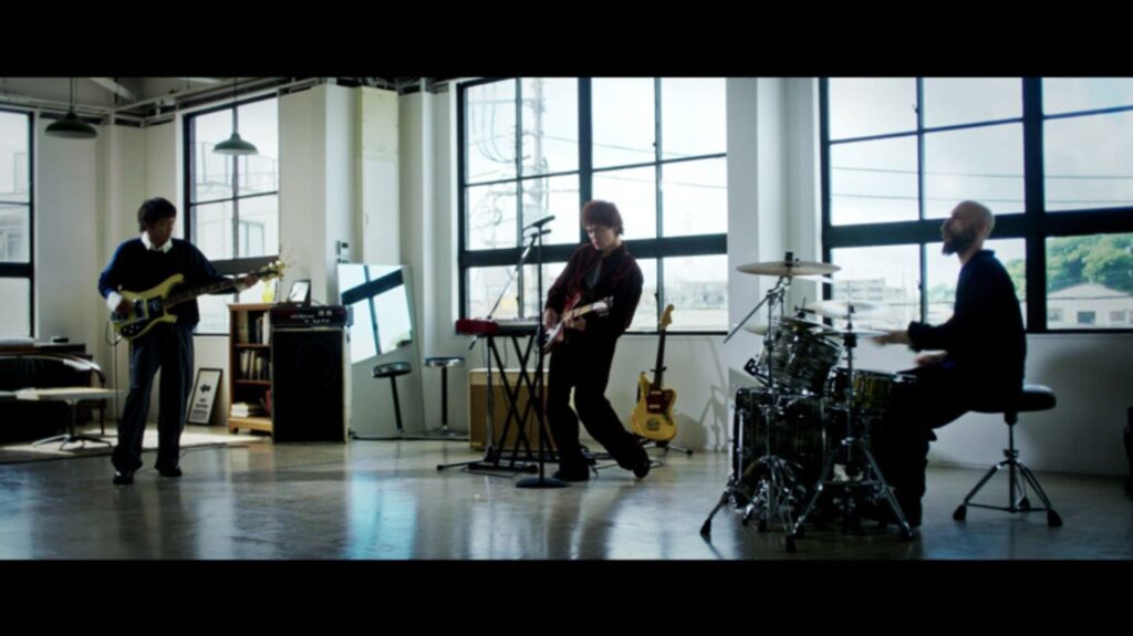 Newspeak、アニメ『BULLET/BULLET』とのタイアップ記念デザインで新たなEP『Glass Door (“BULLET/BULLET” Edition)』を本日リリース！