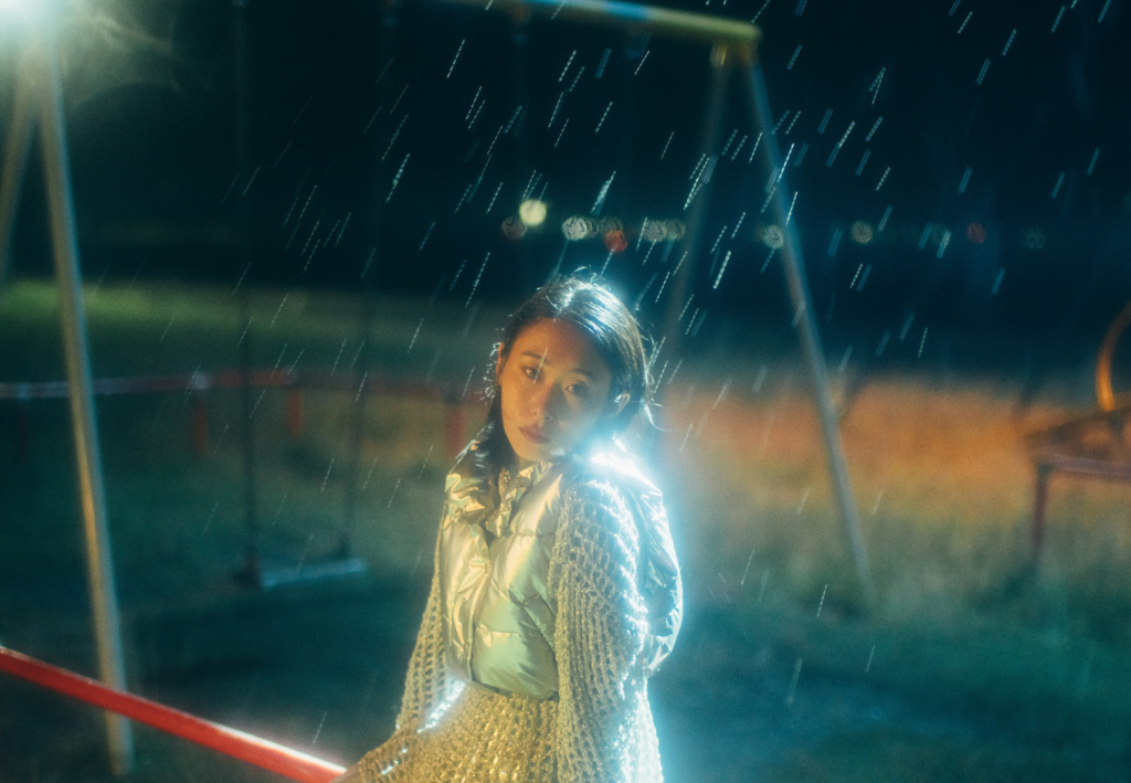 とたが、川谷絵音プロデュースによる新曲「催眠術」のMVを公開！出口夏希が演じる『ムリめな恋する酔っ払いガール』は、世界でいちばん、可愛くて、切ない。