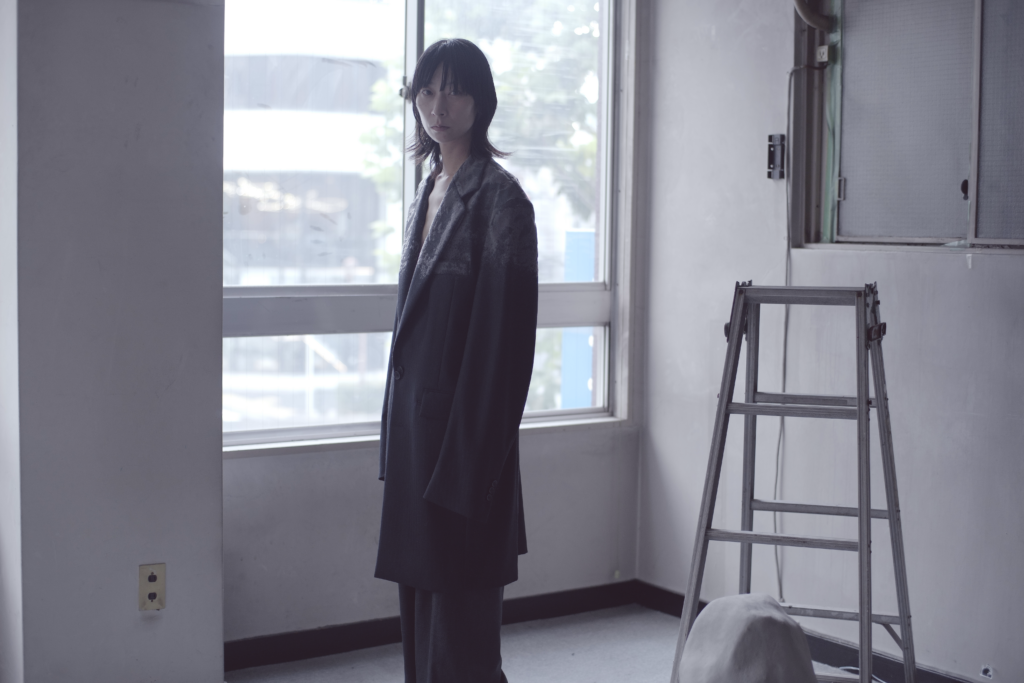 Loupx garoux、 終わらない虐殺、繰り返される戦争、緊迫する情勢に対して怒りと祈りをこめたシングル「(RE)LOADED/FIG(URE)」をリリース！