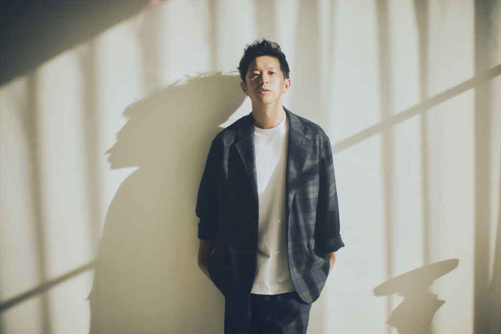 Keishi Tanaka、LOSTAGEとのコラボ楽曲「居心地のいい部屋」のドキュメンタリーMVを公開！