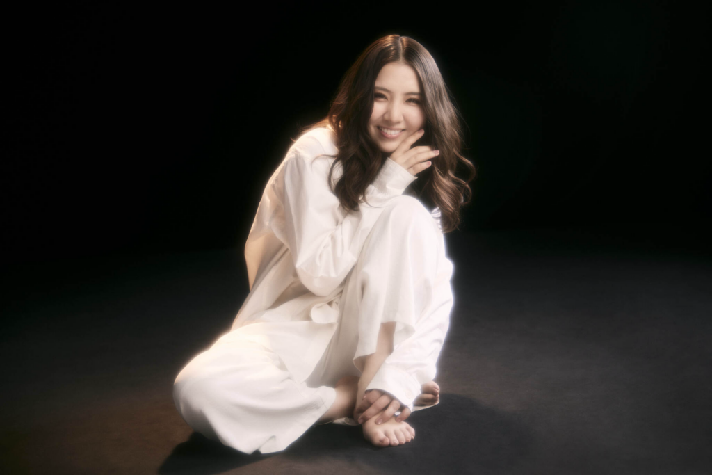 阿部真央、NHK「みんなのうた」で放送中の「Buddy」リリックビデオを公開！