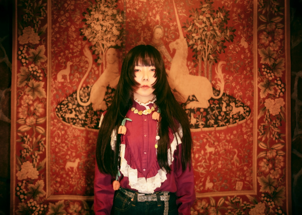 aiko、最新シングル「Cry High Fly」のMusic Video がYouTubeにて公開！幅72mの巨大ビジョンを背に歌い上げる