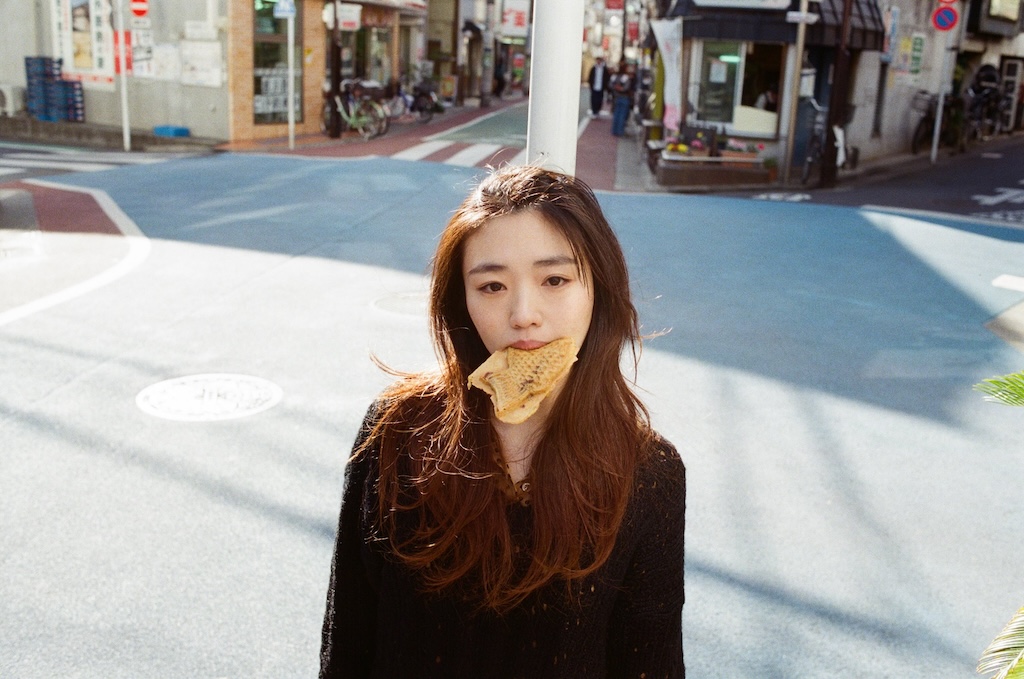 にしな、本日リリースの3rdアルバム『日々散漫』より「グローリー」のMUSIC VIDEOを公開！