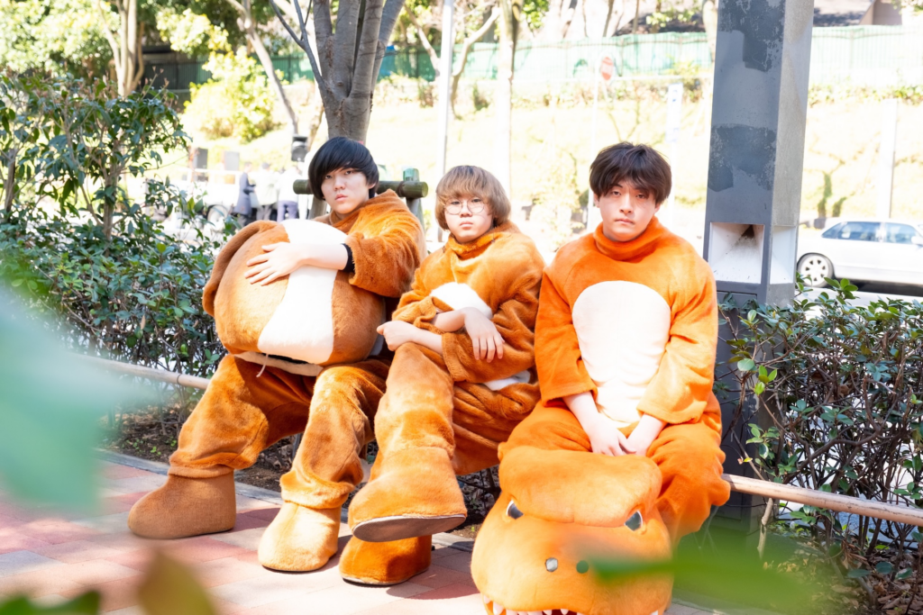 ロックバンド・サウルス、新体制初の新曲「インターネット・ステイト」4月15日配信決定！自主企画対バン発表＆新ビジュアル公開！