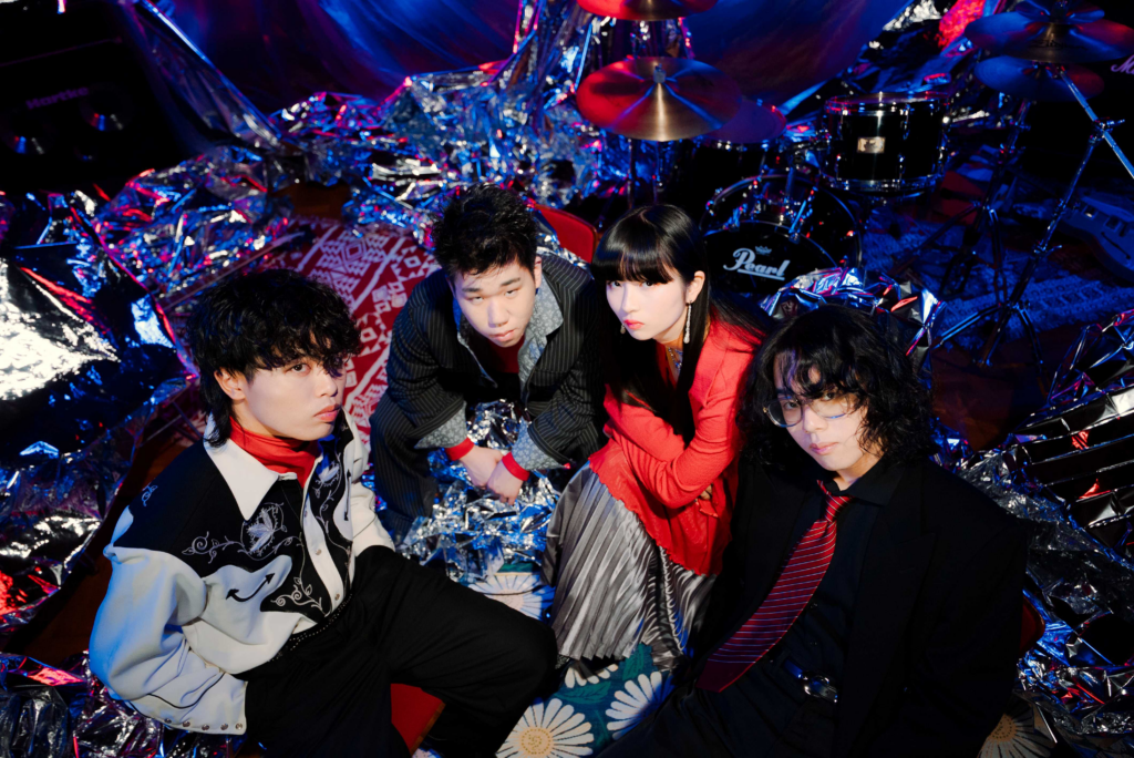 2023年に福岡県久留米市の高校軽音部で結成された、全員10代の４ピースバンド、zoo zoo sea（よみ：ずーずーしー）が4thシングル「Regret」を5月1日（金）にデジタルリリースした！