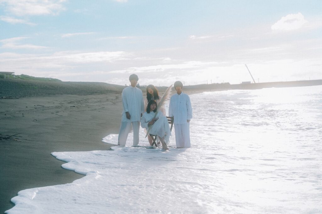 東京を拠点に活動しているバンド・くらげ計画、8年ぶりとなる2nd Album「Neither Fish Nor Fowl」をデジタルリリース！