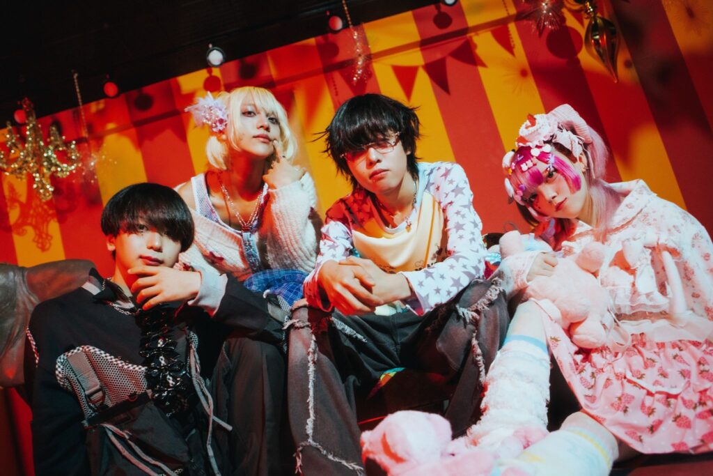 京都発、オルタナティブ・ポップロックバンド・Viewtradeが、新曲「セプテンバー・セプテンバー」をリリース！「夏を仕切り直そう」と妄想を膨らませる、儚くも前向きな一曲