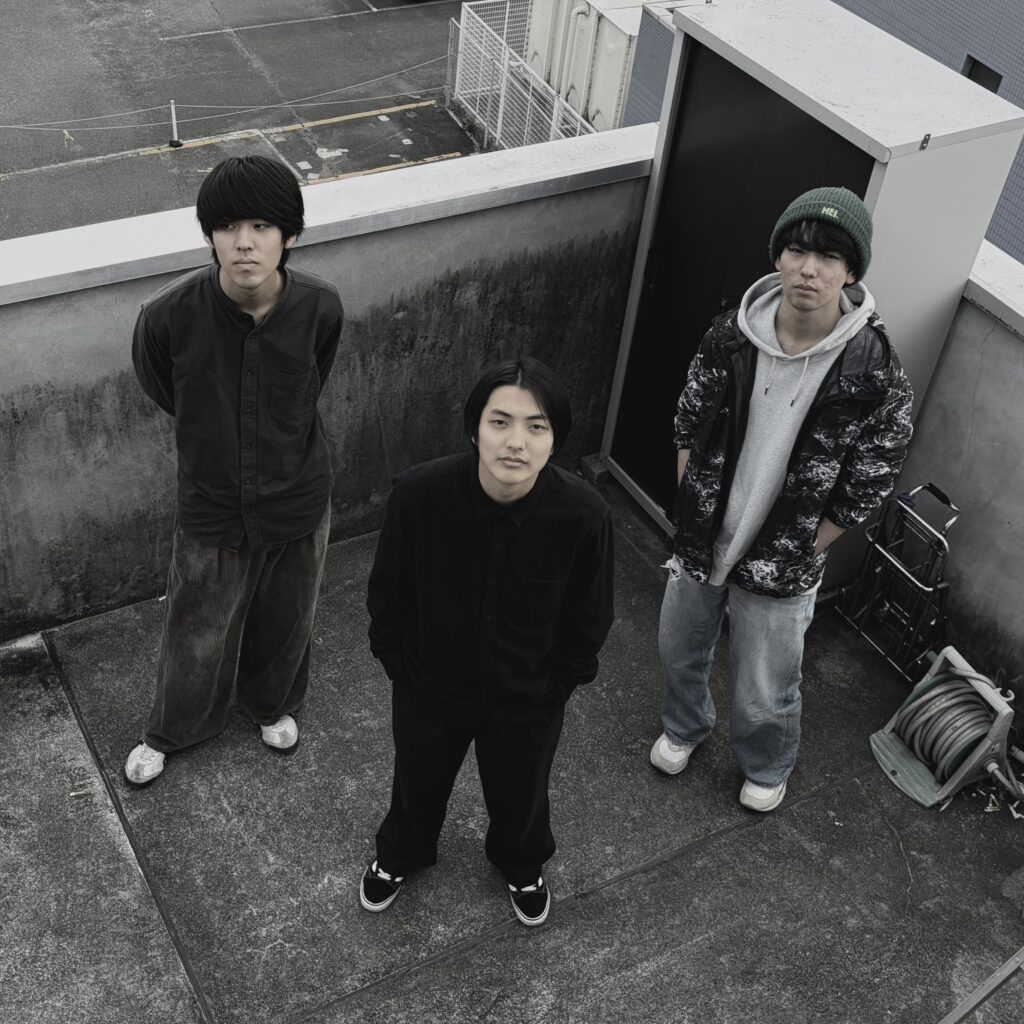 2025年11月神戸にて結成したスリーピースロックバンド・鉄塔、1st EP「交信」をリリース！9月24日にレコ発イベントを開催！